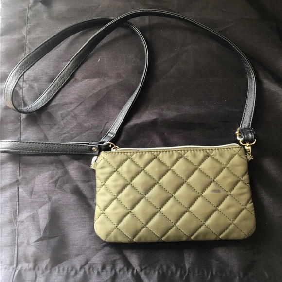 Steve Madden side bag with recharging battery pack - Picture 4 of 4